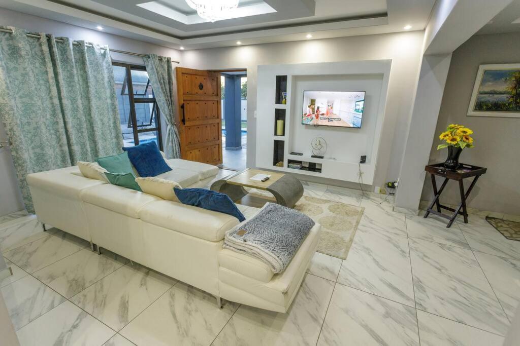 Cozier Glitz Villa Kapstaden Exteriör bild