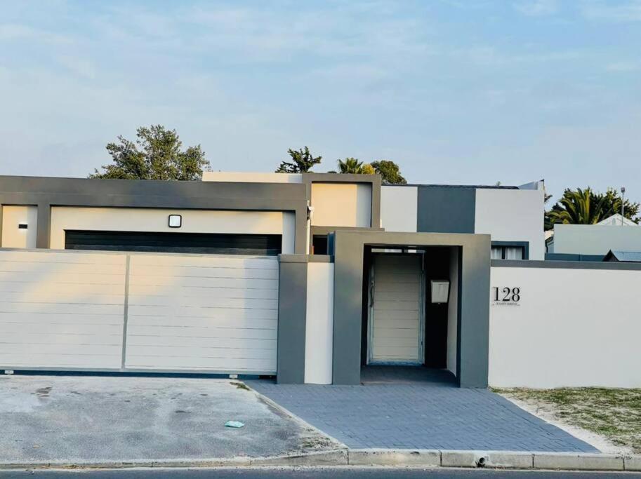 Cozier Glitz Villa Kapstaden Exteriör bild