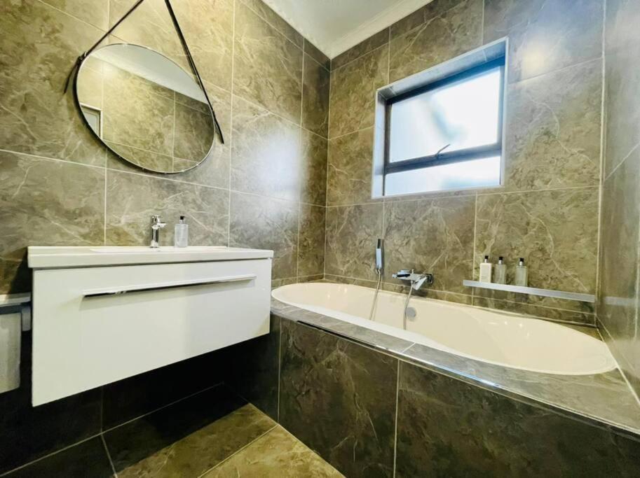 Cozier Glitz Villa Kapstaden Exteriör bild