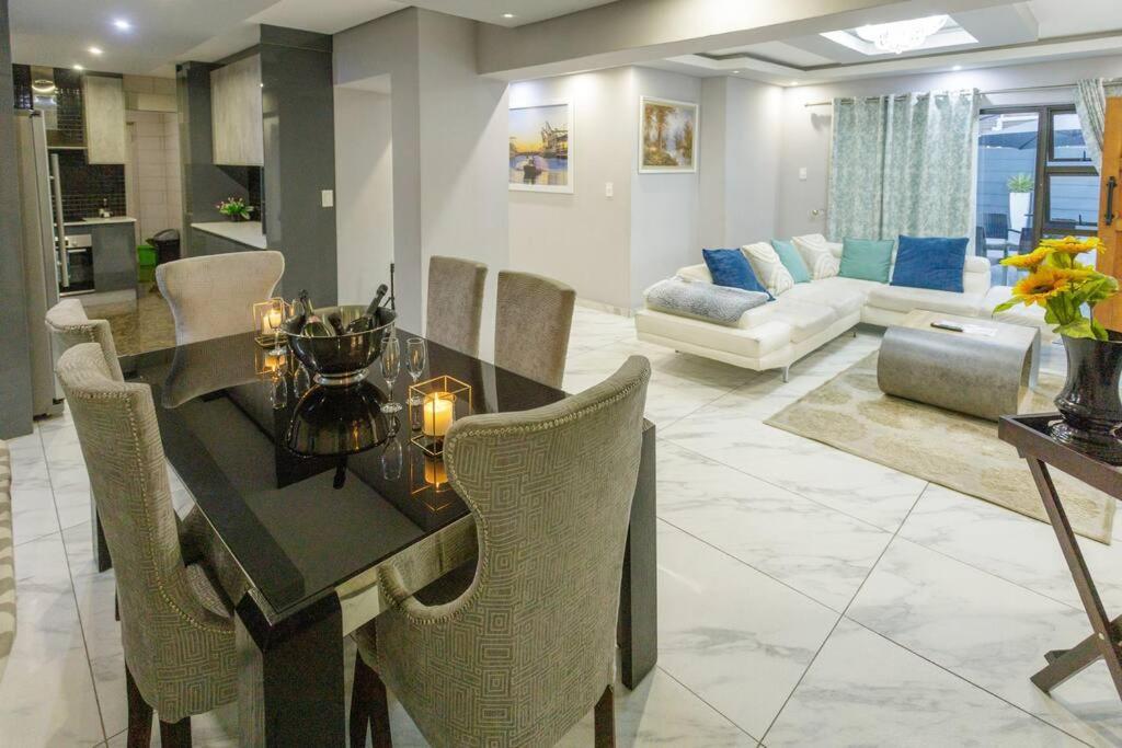 Cozier Glitz Villa Kapstaden Exteriör bild